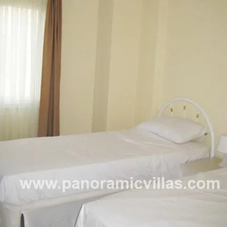 Sleeps 8 Pool Air Con